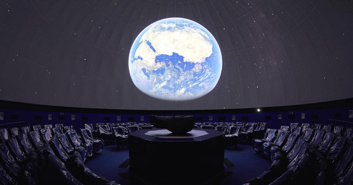 Esplorare il Cosmo: 100 Anni di Storia e Innovazione dei Planetari