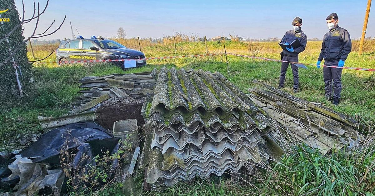 Sequestrate due discariche abusive di rifiuti pericolosi: Amianto e altri materiali tossici