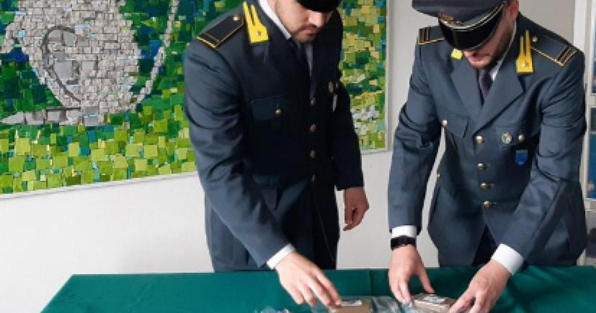 Arrestato spacciatore con palline di droga nascoste in bocca: 300 grammi di stupefacente sequestrati