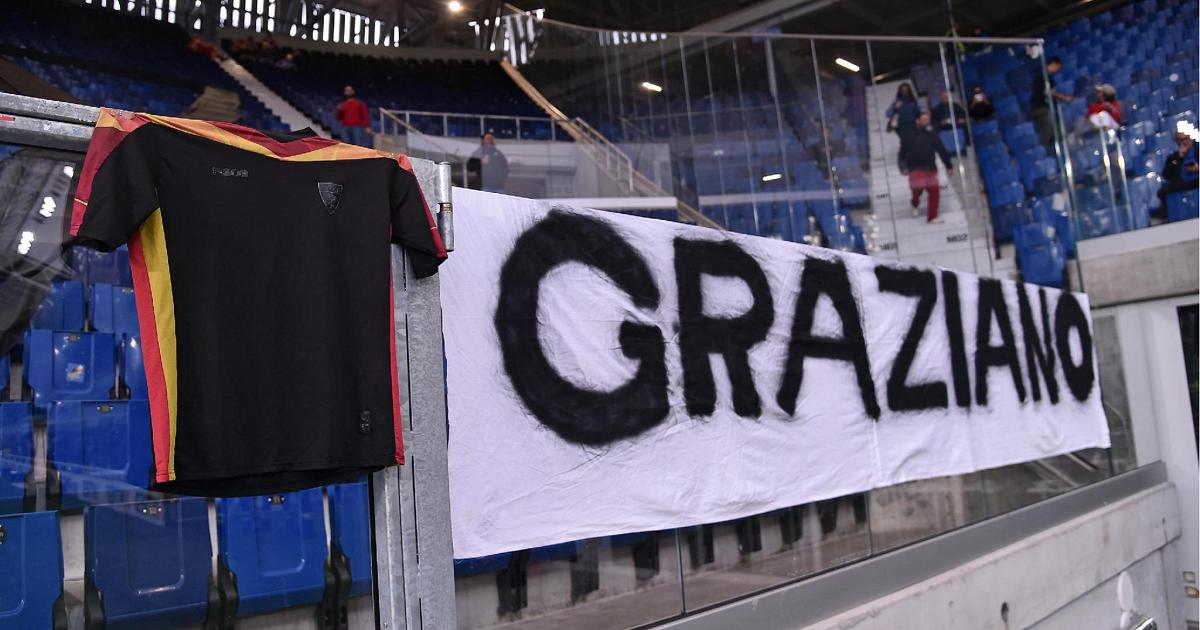 Lecce Scende in Campo con Maglia Bianca in Segno di Protesta: 'Lega Irrispettosa'