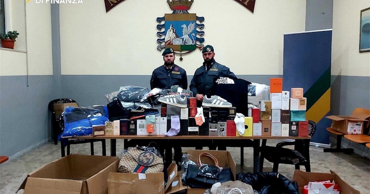 Operazione Anticontraffazione a Napoli: 8 Denunce e Sanzioni per 25.000 Euro