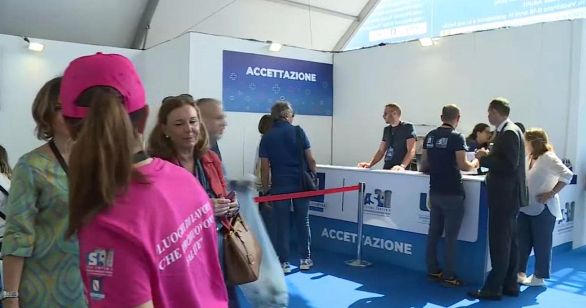 Al "Villaggio della salute" 2.400 prenotazioni. Aperto anche domani