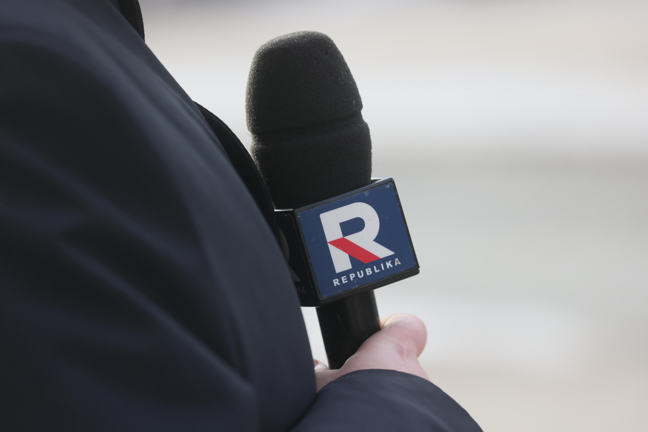 Telewizja Republika w Tarapatach: Od Obietnic Rewolucji do Wyjaśnień – Co Się Dzieje?