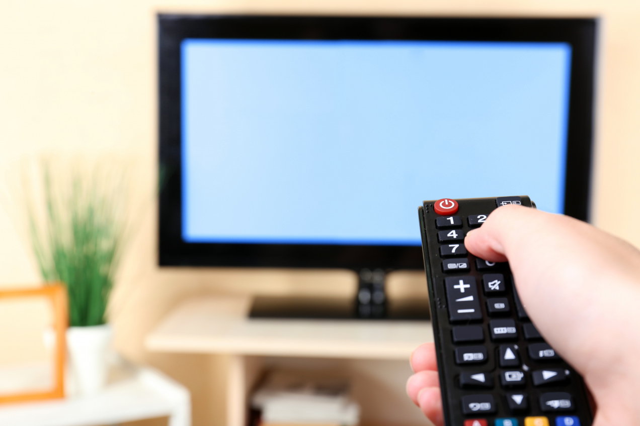 Dziś Polacy nie pójdą spać przed północą! Zasiądą przez telewizorem, aby oglądać filmowe hity