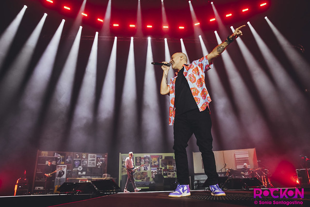 Ritorna il Party degli Anni '90: Max Pezzali Invade Milano con il Tour 'Max Forever'