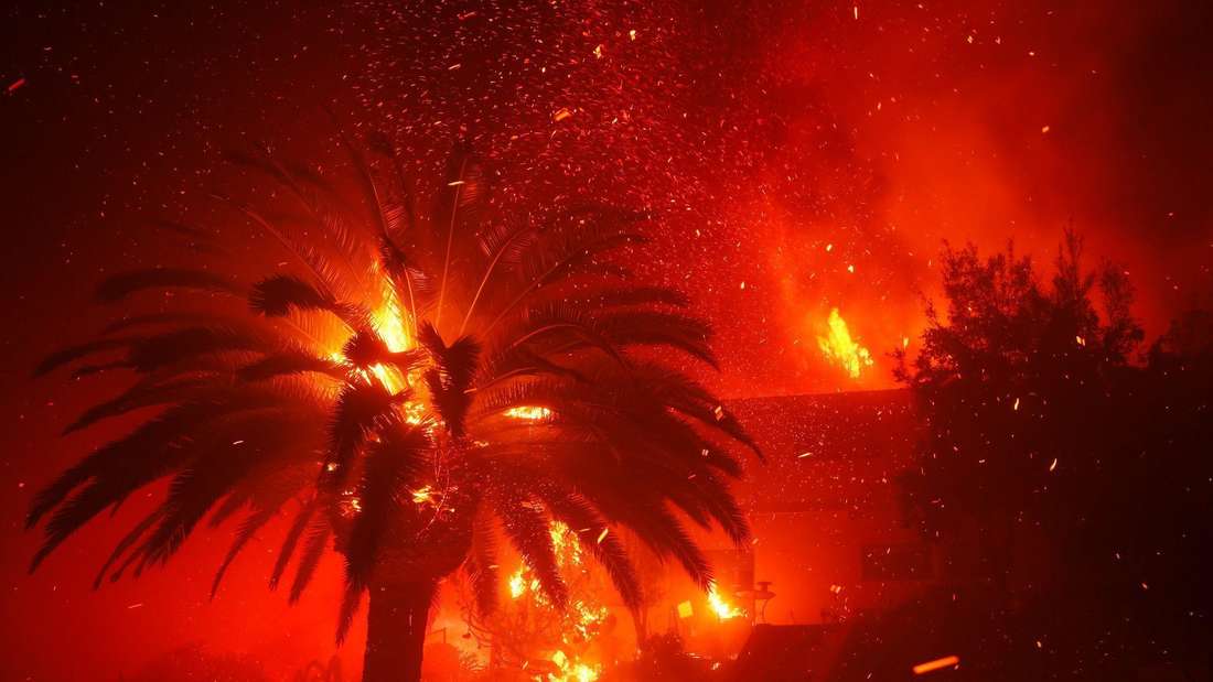 Feuer an der kalifornischen Küste: Starker Wind behindert Löscharbeiten