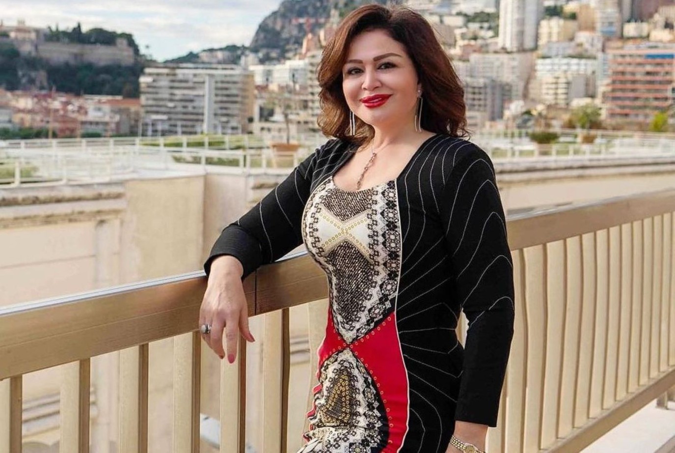 إلهام شاهين تحتفل بعيد ميلادها giữa نجوم الفن: صور وحضور يسرا وأنغام وليلى علوي