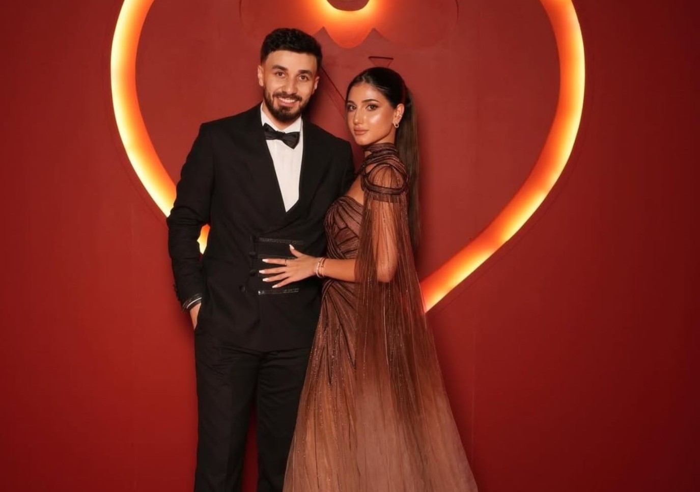 أجواء من الفخامة والبهجة: أشهر نجوم السوشيال ميديا يشاركون في حفل زفاف شيرين بيوتي وأسامة مروة!