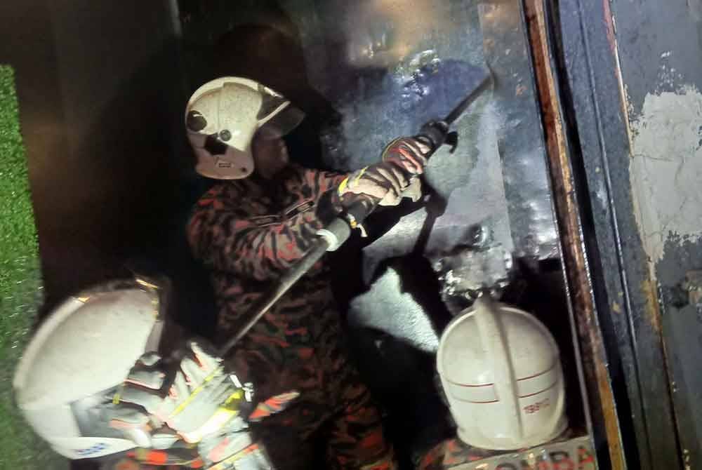 Pusat hiburan guna pintu besi dua lapis, laluan rahsia lindungi PATI diserbu