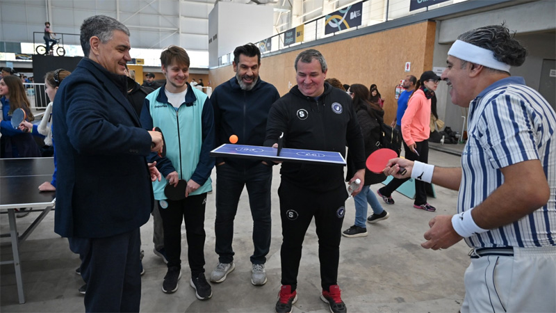 Junto a deportistas consagrados, más de 800 chicos de escuelas porteñas celebraron en Villa Soldati el Día Olímpico