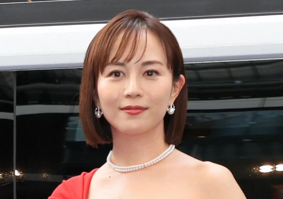 比嘉愛未、憧れの姉妹芸能人に感激！「凄く接しやすい」秘話を公開