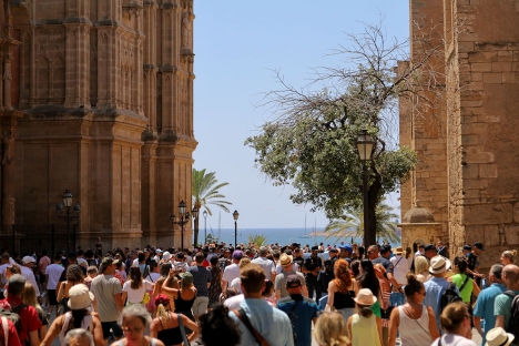 Spanien lockar rekordmånga besökare under påsken – Turismen fortsätter att slå nya rekord!