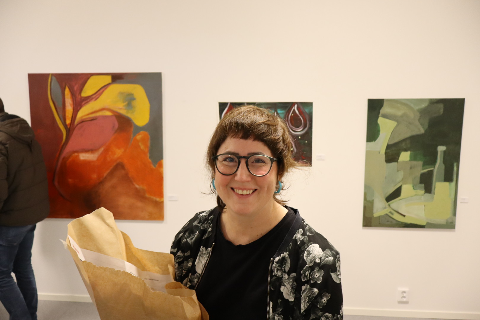 Konstnären Johanna Jelmbark ställer ut på Laxå bibliotek - se hennes unika verk!