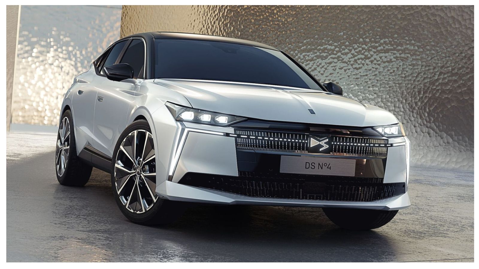 DS N°4 debutta sul mercato europeo con tecnologia ed eleganza