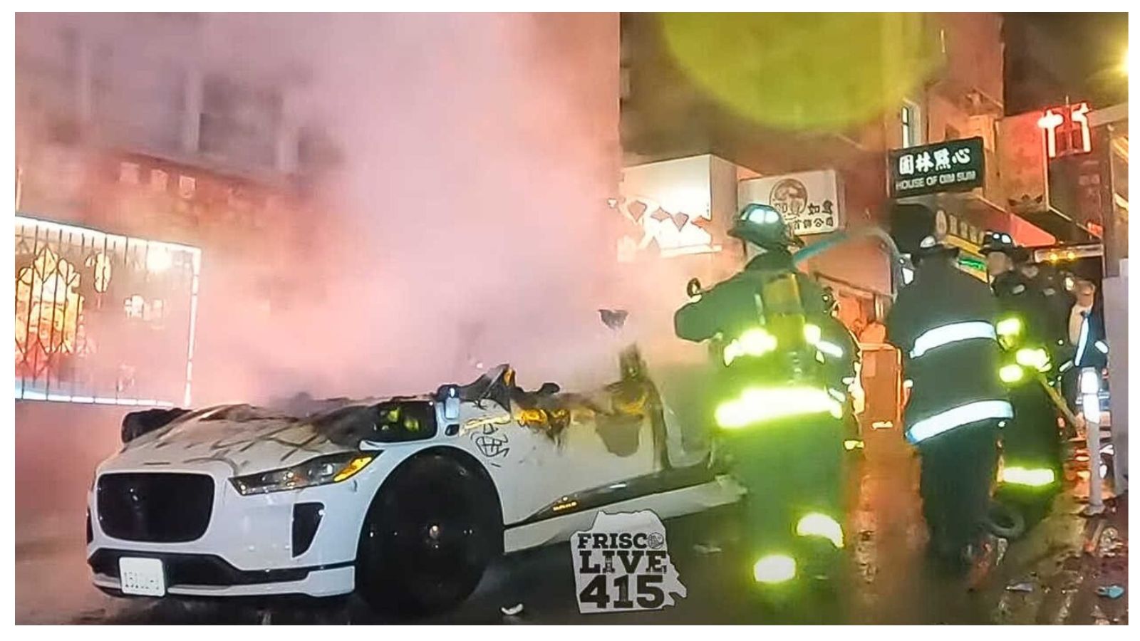 Robotaxi in fiamme: le proteste anti-ICE colpiscono la tecnologia
