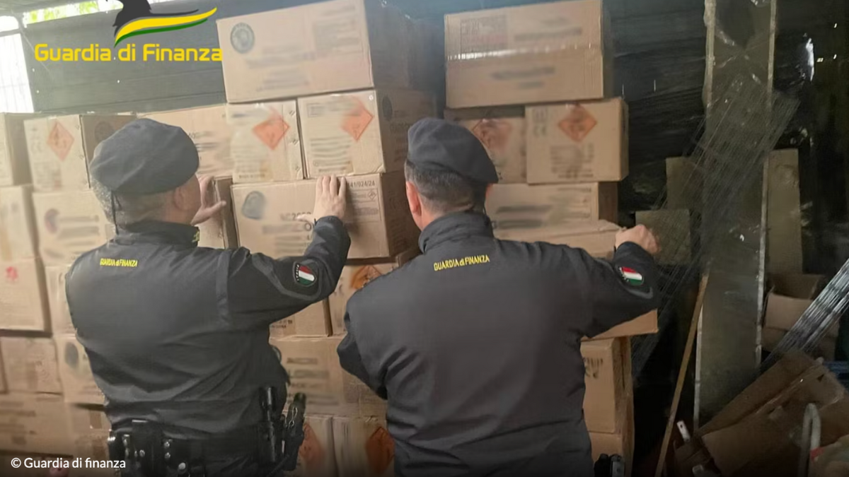 Operazione della Guardia di Finanza nel Bresciano: sequestrati 800 kg di fuochi d'artificio, quattro persone denunciate