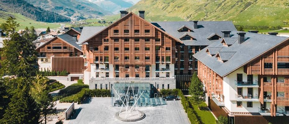 Luxus auf Schnee: Legendäre Supersportwagen-Events erobern Andermatt!