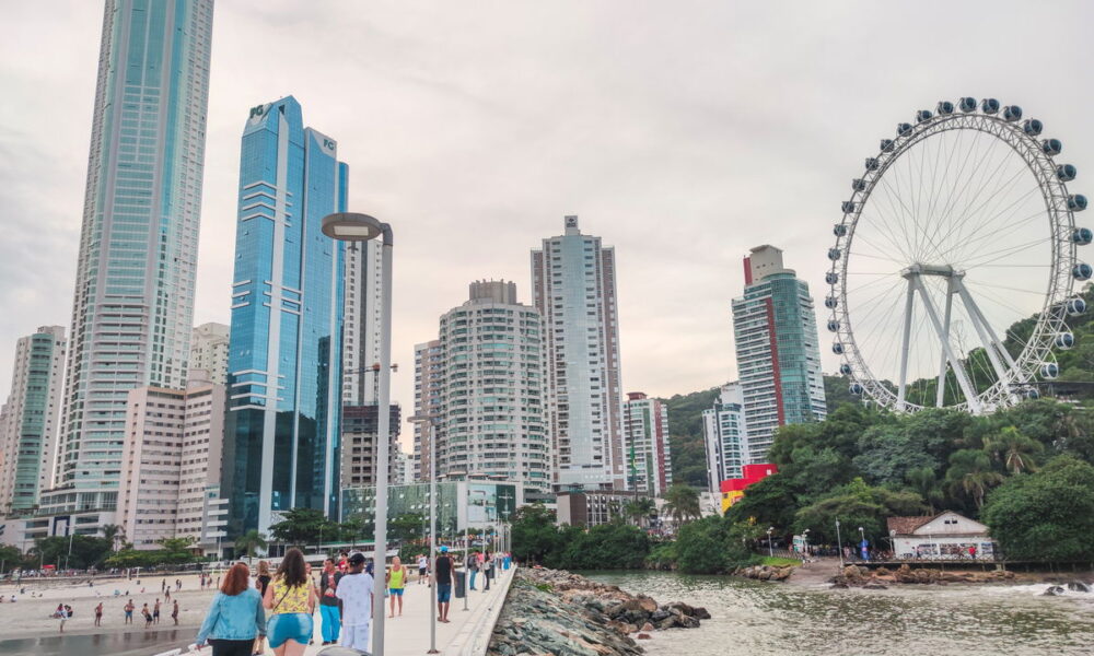 Balneário Camboriú: A 'Dubai Brasileira' que Combina Luxo, Praias e Diversão