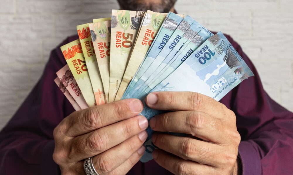Novo previsão do salário mínimo é divulgado e brasileiros comemoram o valor