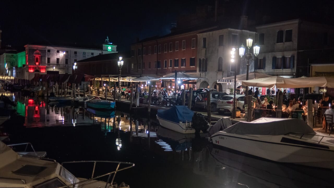 Riva Vena a Chioggia: Serate di Spettacolo e Eleganza sotto le Stelle!