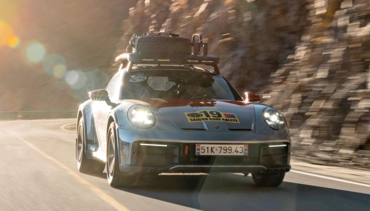 Un'avventura epica: 33mila km in Porsche 911 Dakar tra Vietnam, Cina e Mongolia