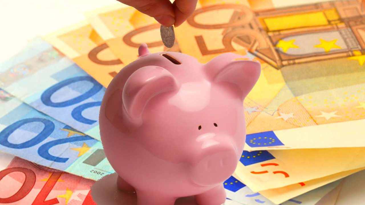 Vivi senza tasse a due passi dall'Italia: scopri il paradiso fiscale dei tuoi sogni