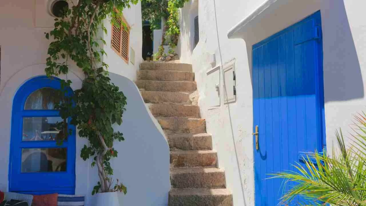 Favignana: La Piccola Santorini Siciliana da Scoprire - Spiagge Incantevoli e Casette Bianche