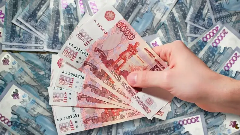 Рубль сокрушает прогнозы: что ждет тенге в ближайшем будущем
