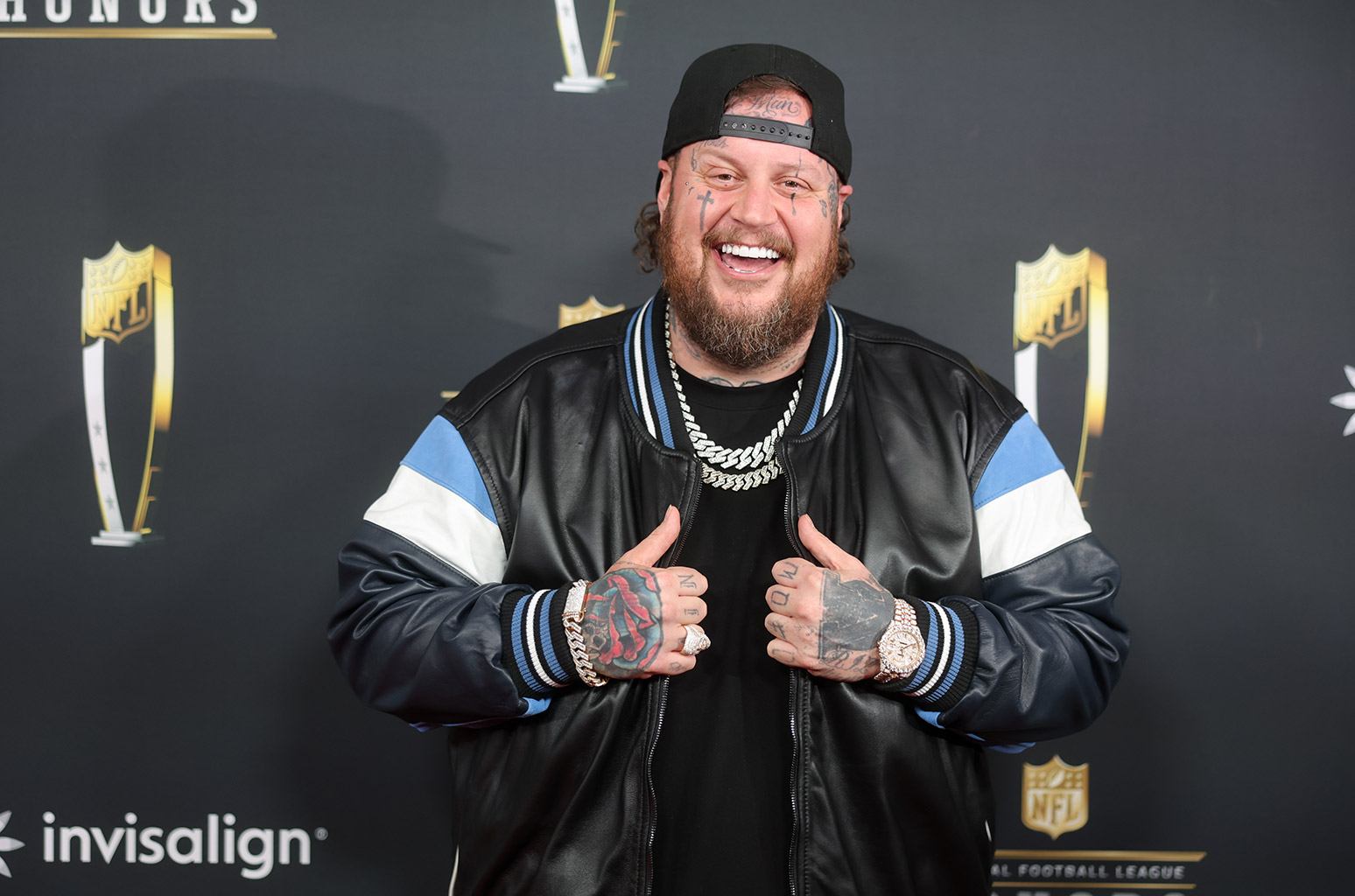 Damian Priest risponde alle critiche su Jelly Roll: "Non ruba spazio a nessuno"
